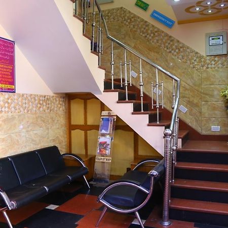 Hotel Ayesha Palace 델리 외부 사진