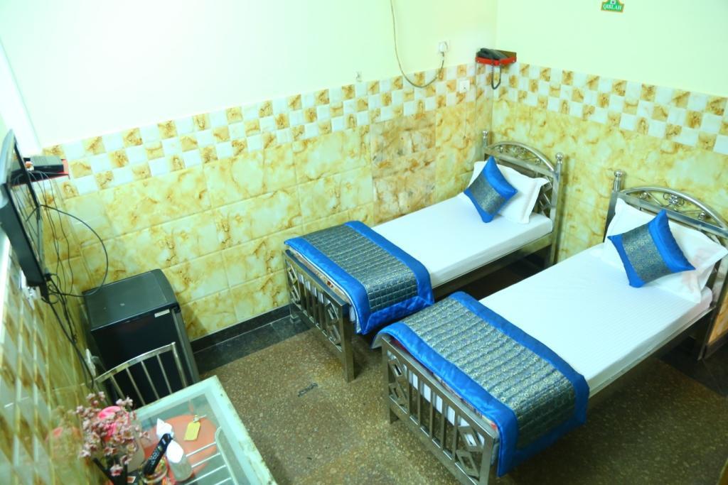 Hotel Ayesha Palace 델리 외부 사진